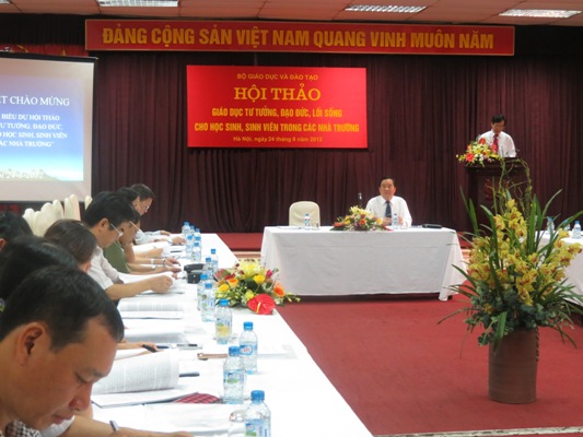 Đẩy mạnh phối hợp gia đình, nhà trường và xã hội trong việc giáo dục đạo đức cho học sinh, sinh viên